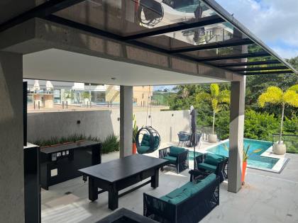 Casa de Condomínio Para Vender com 4 quartos 4 suítes no bairro Alphaville II em Salvador