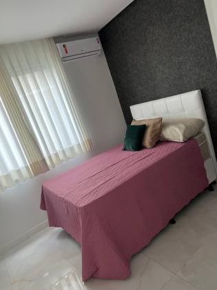 Casa de Condomínio Para Vender com 4 quartos 4 suítes no bairro Alphaville II em Salvador