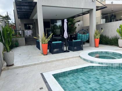 Casa de Condomínio Para Vender com 4 quartos 4 suítes no bairro Alphaville II em Salvador