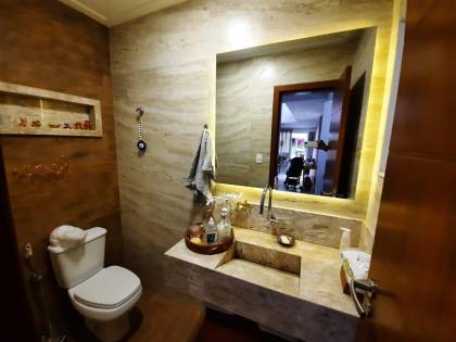 Casa de Condomínio Para Vender com 5 quartos 3 suítes no bairro Alphaville II em Salvador