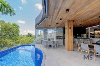 Casa de Condomínio Para Vender com 5 quartos 4 suítes no bairro Alphaville II em Salvador