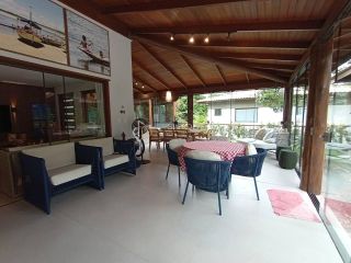 Casa de Condomínio Para Alugar com 4 quartos 4 suítes no bairro Praia do Forte em Mata De São João