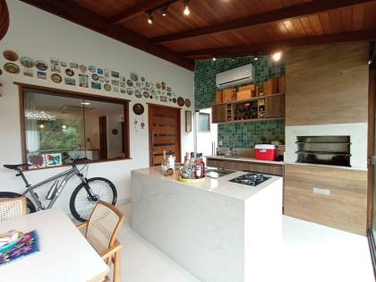 Casa de Condomínio Para Alugar com 4 quartos 4 suítes no bairro Praia do Forte em Mata De São João