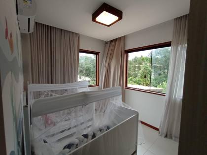 Casa de Condomínio Para Alugar com 4 quartos 4 suítes no bairro Praia do Forte em Mata De São João