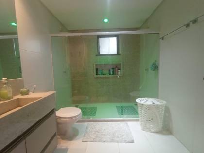 Casa de Condomínio Para Alugar com 4 quartos 4 suítes no bairro Praia do Forte em Mata De São João