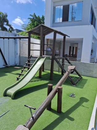 Casa de Condomínio 4/4 e 3 suítes  centro em Lauro De Freitas