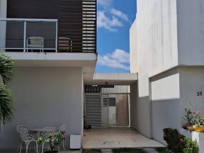 Casa de Condomínio 4/4 e 3 suítes  centro em Lauro De Freitas