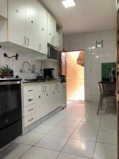 Casa Solta 3/4 e 2 suítes  Itapuã