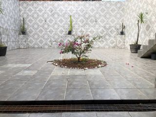 Casa Solta 3/4 e 2 suítes  Itapuã