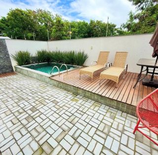 Casa de Condomínio 4/4 e 2 suítes Piscina Privativa Vila de Abrantes