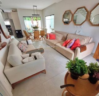 Casa de Condomínio 4/4 e 2 suítes Piscina Privativa Vila de Abrantes