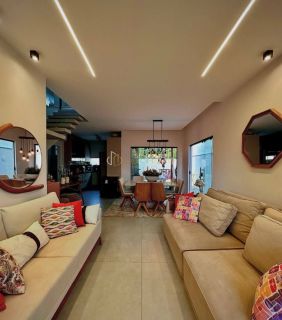 Casa de Condomínio 4/4 e 2 suítes Piscina Privativa Vila de Abrantes