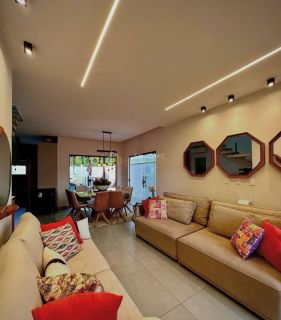 Casa de Condomínio 4/4 e 2 suítes Piscina Privativa Vila de Abrantes