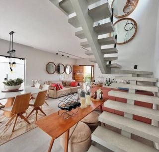 Casa de Condomínio 4/4 e 2 suítes Piscina Privativa Vila de Abrantes