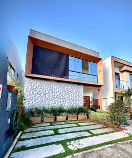 Casa de Condomínio 4/4 e 2 suítes Piscina Privativa Vila de Abrantes