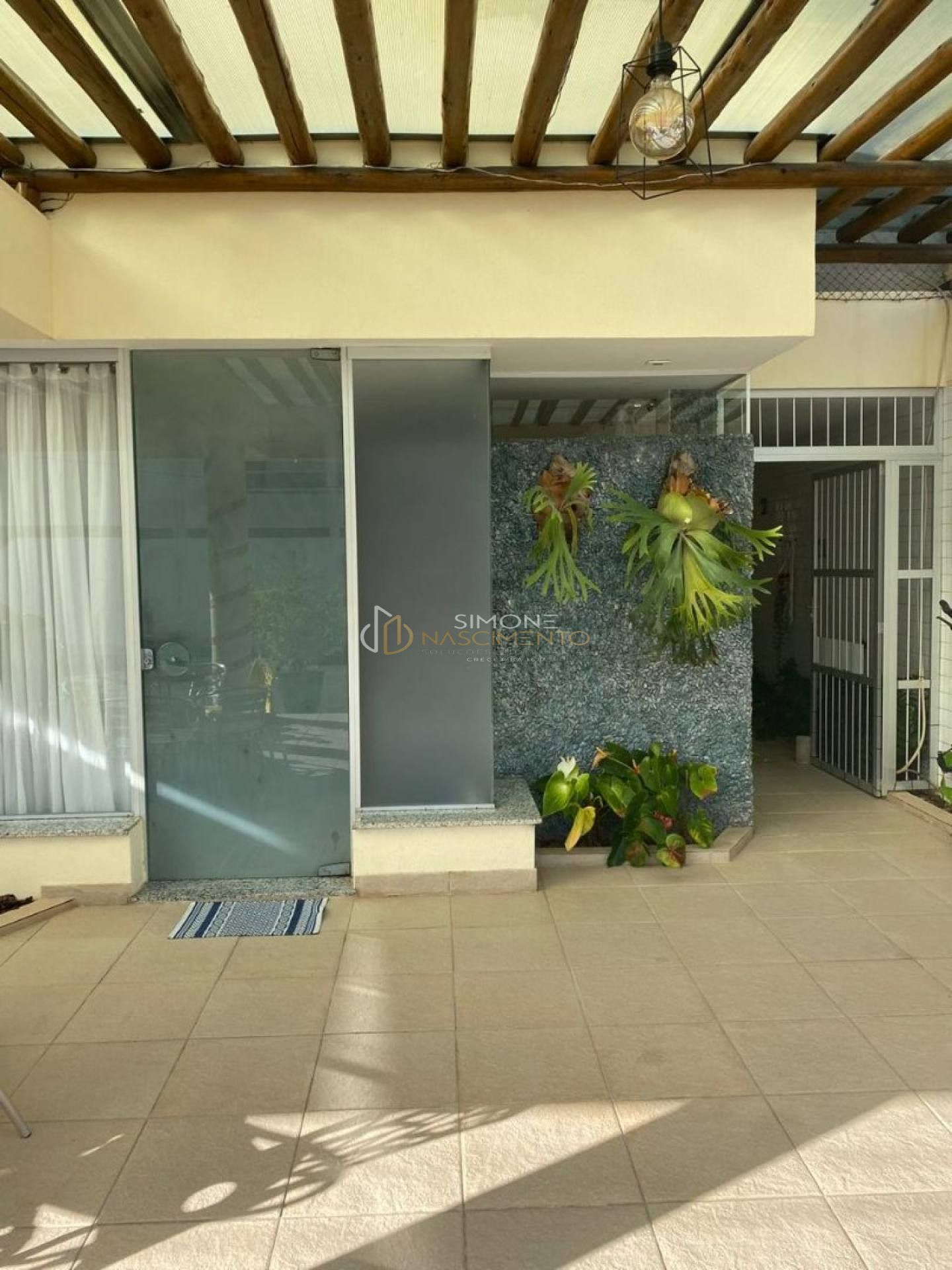 Casa de Condomínio 4/4 e 2 suítes Piatã