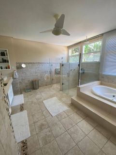 Casa Condomínio 5 suítes Busca Vida