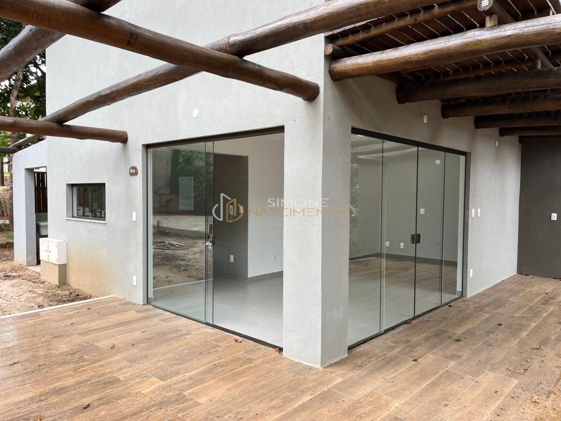 Casa à Venda na Praia do Forte com 3 Suítes e 2 vagas.