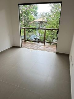 Casa à Venda na Praia do Forte com 3 Suítes e 2 vagas.