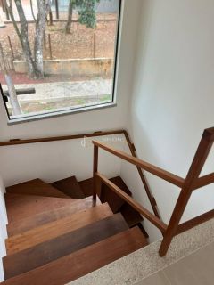 Casa à Venda na Praia do Forte com 3 Suítes e 2 vagas.