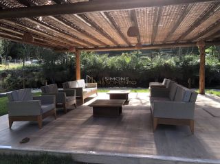 Casa à Venda na Praia do Forte com 3 Suítes e 2 vagas.