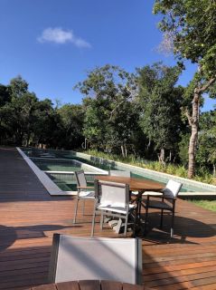 Casa à Venda na Praia do Forte com 3 Suítes e 2 vagas.