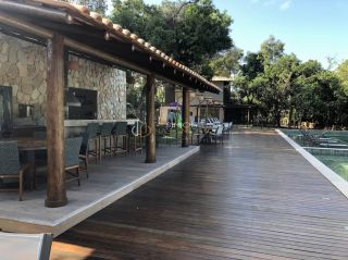 Casa à Venda na Praia do Forte com 3 Suítes e 2 vagas.