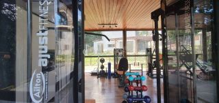 Casa à Venda na Praia do Forte com 3 Suítes e 2 vagas.