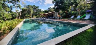 Casa à Venda na Praia do Forte com 3 Suítes e 2 vagas.