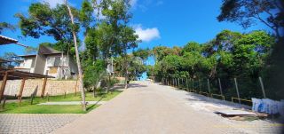 Casa à Venda na Praia do Forte com 3 Suítes e 2 vagas.