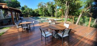 Casa à Venda na Praia do Forte com 3 Suítes e 2 vagas.