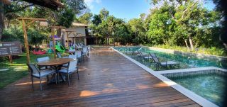 Casa à Venda na Praia do Forte com 3 Suítes e 2 vagas.