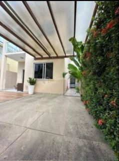 Casa Solta  4/4 e 1 suíte Buraquinho