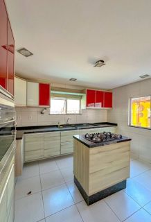 Casa Solta 4/4 e 3 suítes  Buraquinho