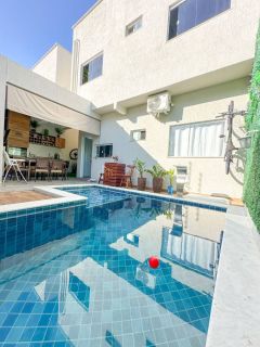 Casa de Condomínio 4 suítes  Buraquinho