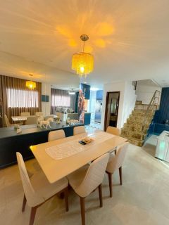 Casa de Condomínio 4 suítes  Buraquinho