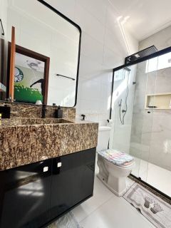 Casa de Condomínio 4 suítes  Buraquinho