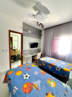 Casa de Condomínio 4 suítes  Buraquinho