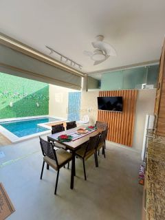 Casa de Condomínio 4 suítes  Buraquinho