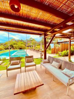 Casa de Condomínio Para Vender  3 suítes  Praia do Forte