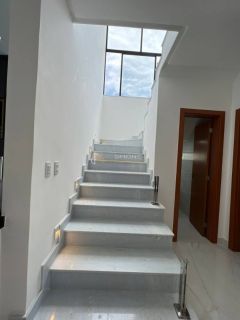 Casa de Condomínio  4 /4 e 2 suítes Abrantes