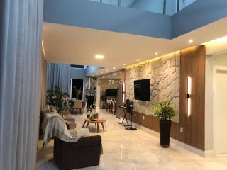 Casa à venda em Alphaville ll com 5 suítes e 8 vagas.