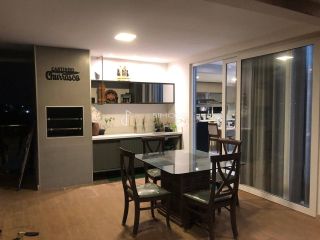 Casa à venda em Alphaville ll com 5 suítes e 8 vagas.