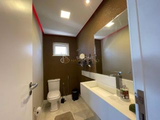 Casa à venda em Alphaville ll com 5 suítes e 8 vagas.