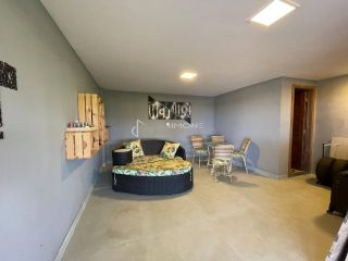 Casa à venda em Alphaville ll com 5 suítes e 8 vagas.