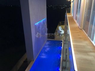 Casa à venda em Alphaville ll com 5 suítes e 8 vagas.