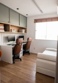 Apartamento 2/4 com Vista Mar Decorado em Vilas do Atlântico - Porteira Fechada.