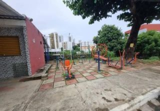 Apartamento 2 Quartos Reformado – Nascente, Ventilado, Pronto para Morar