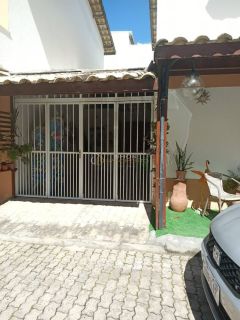 Casa Condomínio  4/4  Pitangueiras