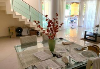 Casa  Condomínio 4/4 e 3 suítes Piatã